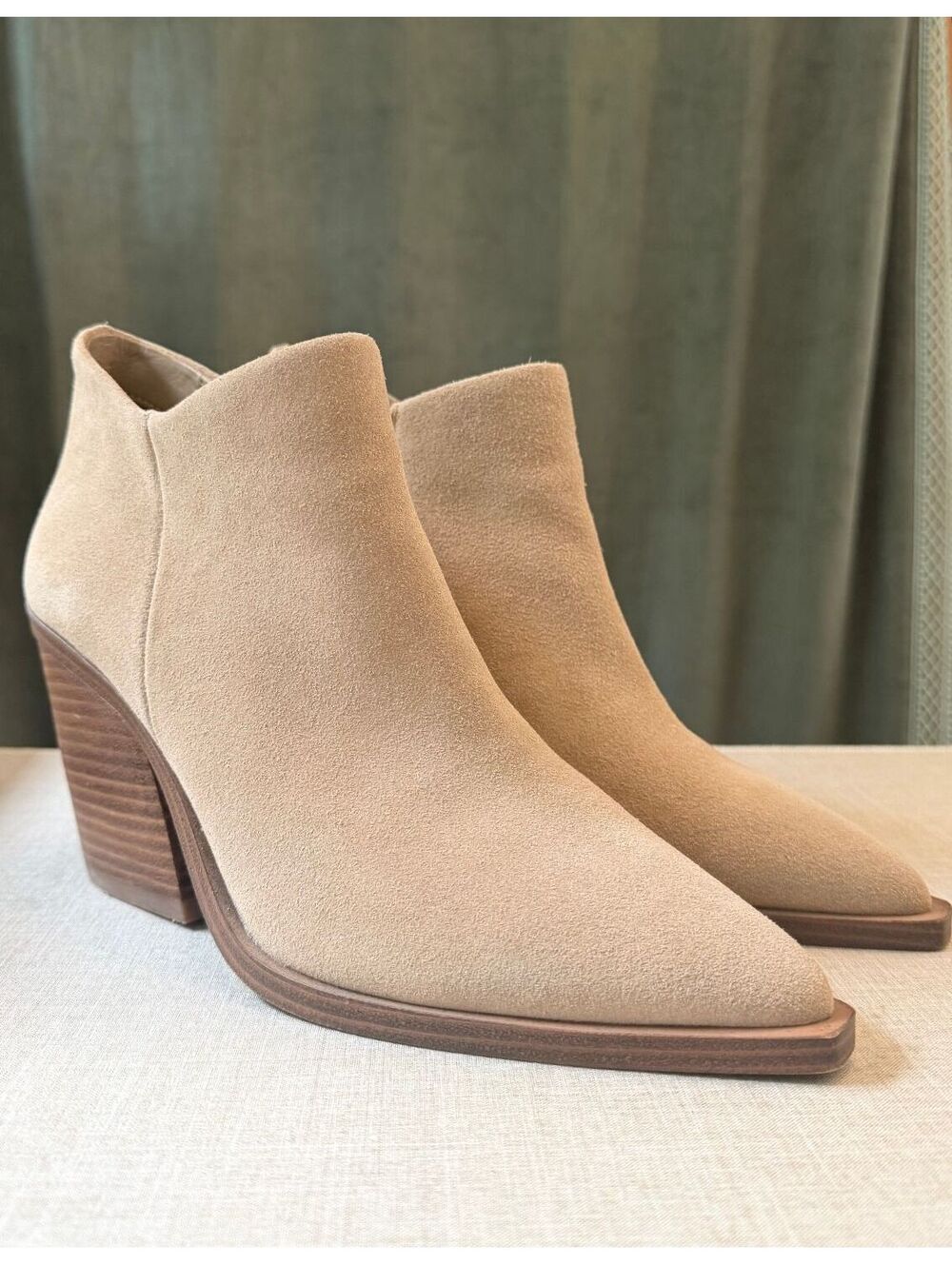 Vince Camuto Golivia Suede Ankle Booties Tan Pointed Toe Block Heel Size 9M